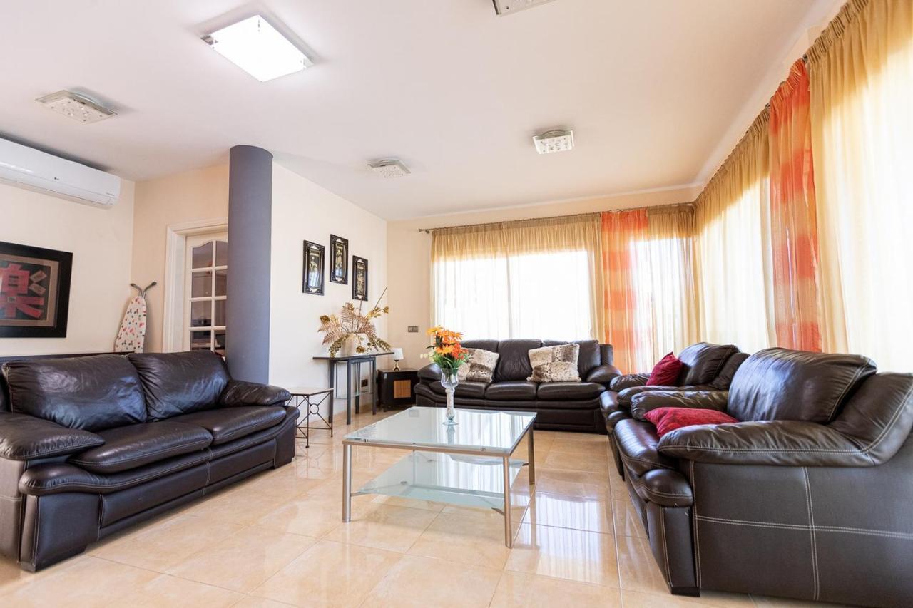אדחה Villa With Private Pool And Magnificent Views מראה חיצוני תמונה